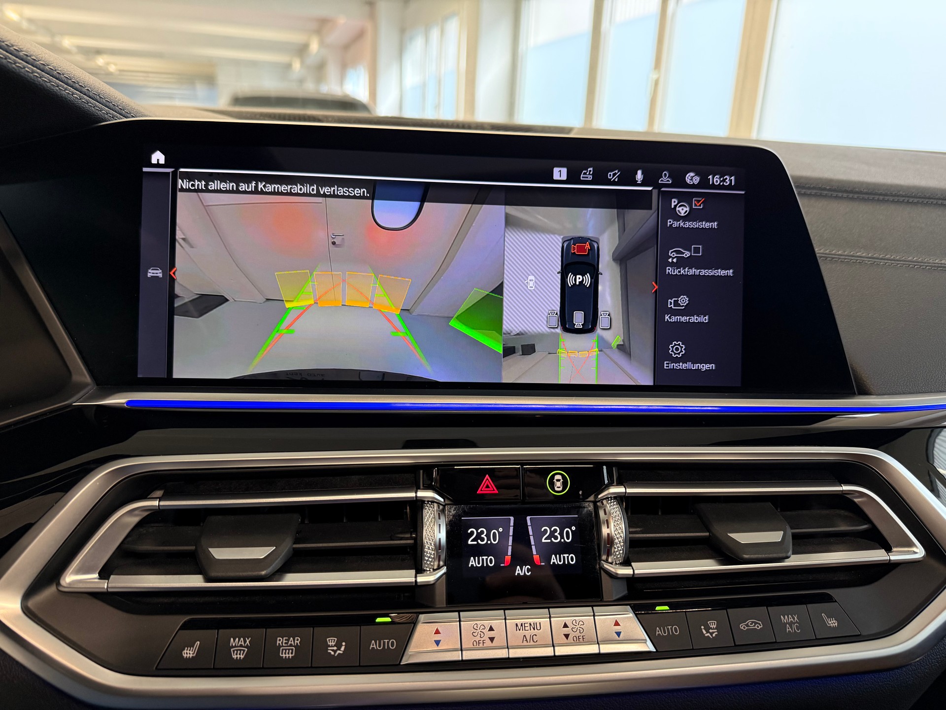 BMW X5 xDrive M50i Steptronic-image-13