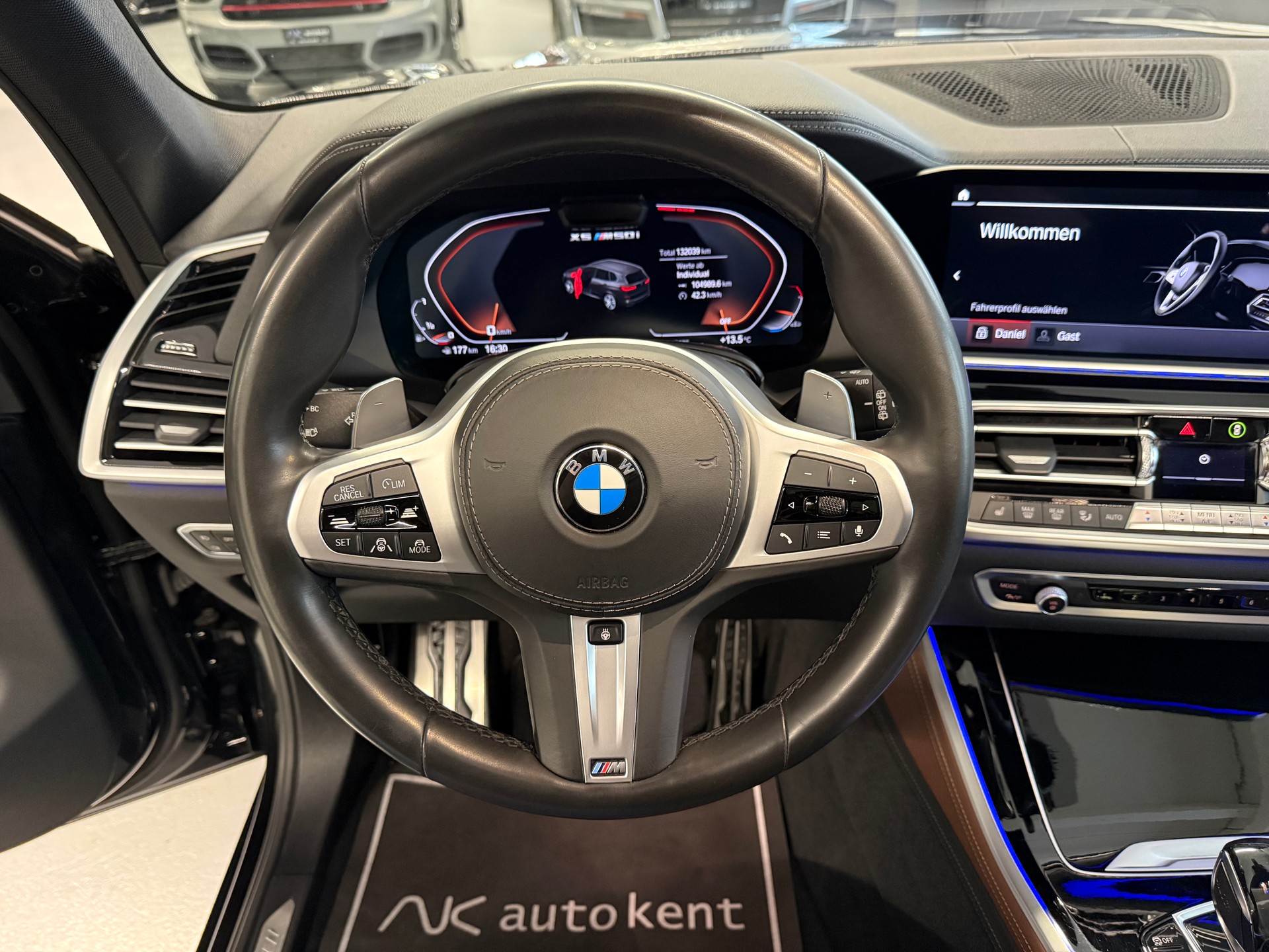 BMW X5 xDrive M50i Steptronic-image-9