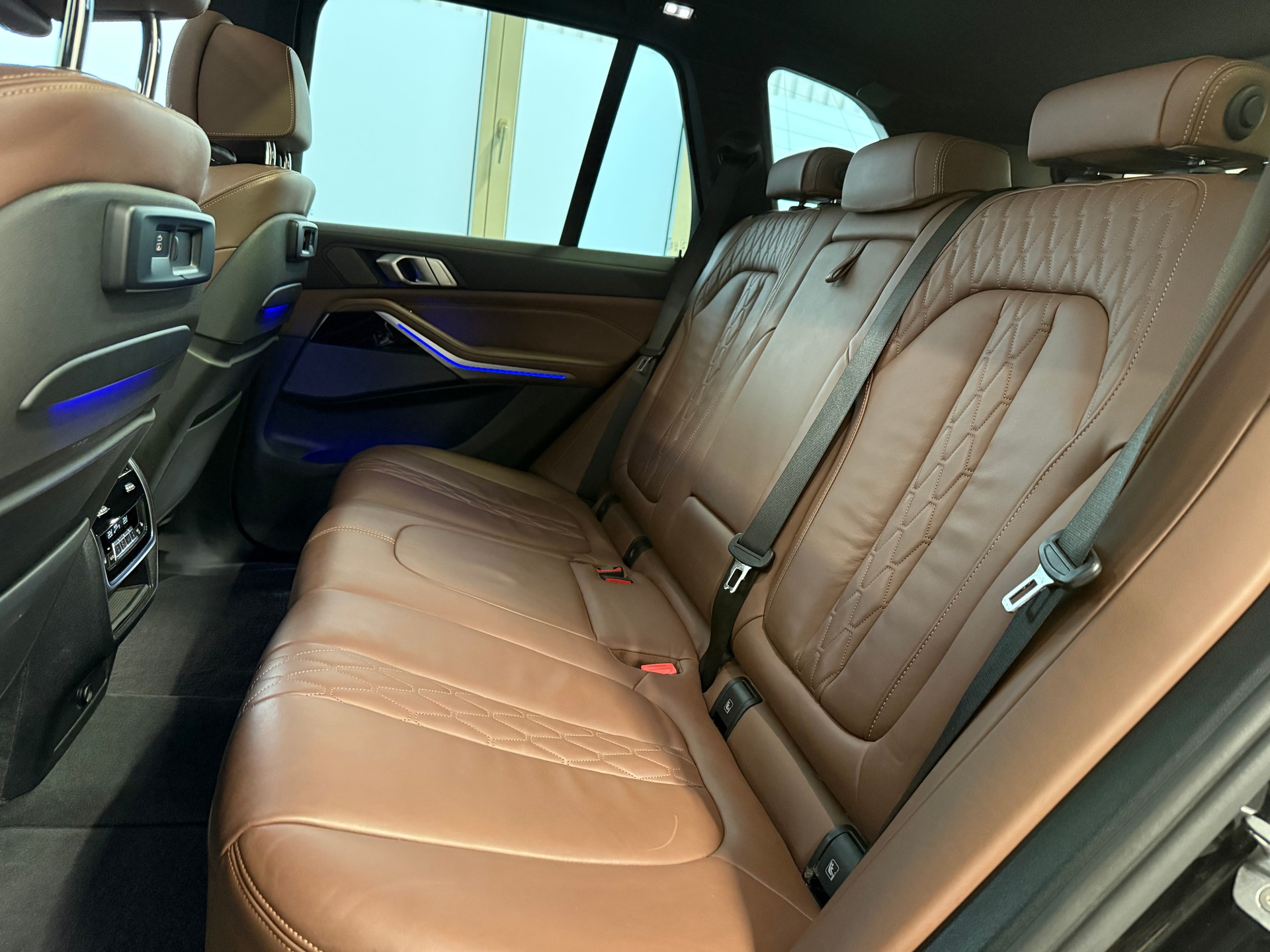 BMW X5 xDrive M50i Steptronic-image-23