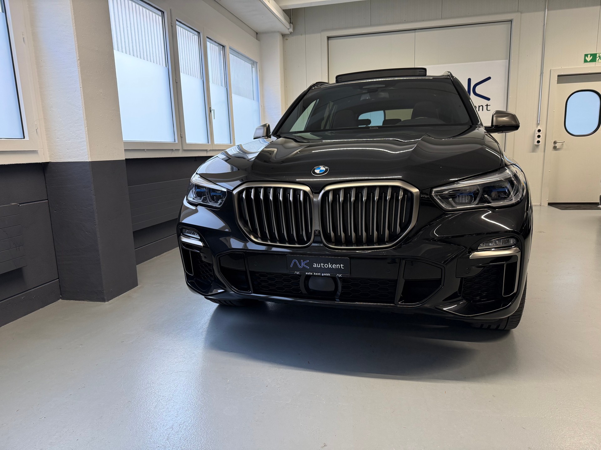 BMW X5 xDrive M50i Steptronic-image-1