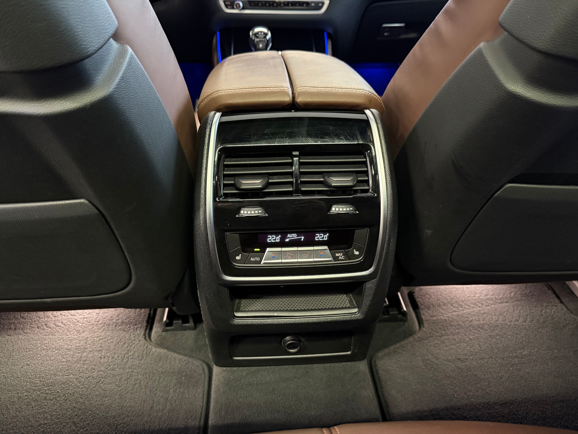 BMW X5 xDrive M50i Steptronic-image-22