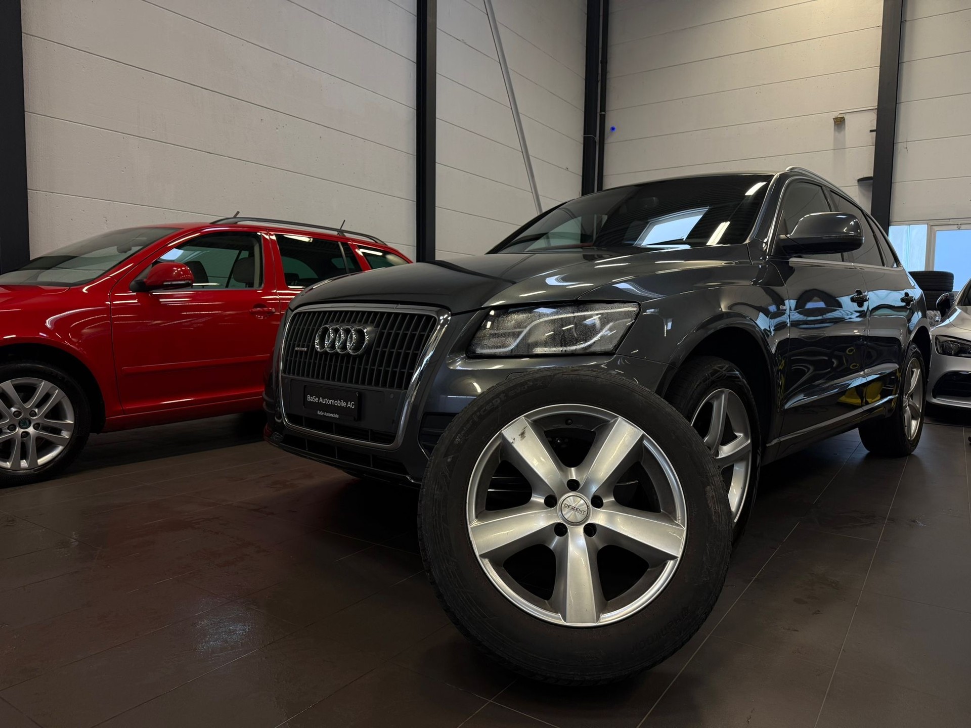 AUDI Q5 2.0 TDI quattro S-tronic S LINE-image-28