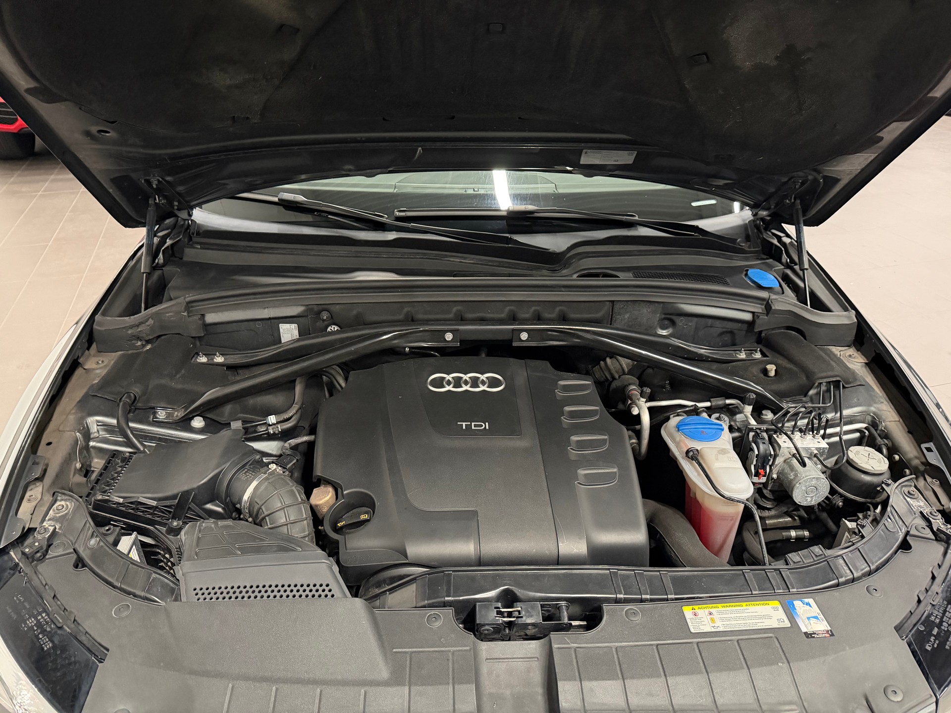 AUDI Q5 2.0 TDI quattro S-tronic S LINE-image-29