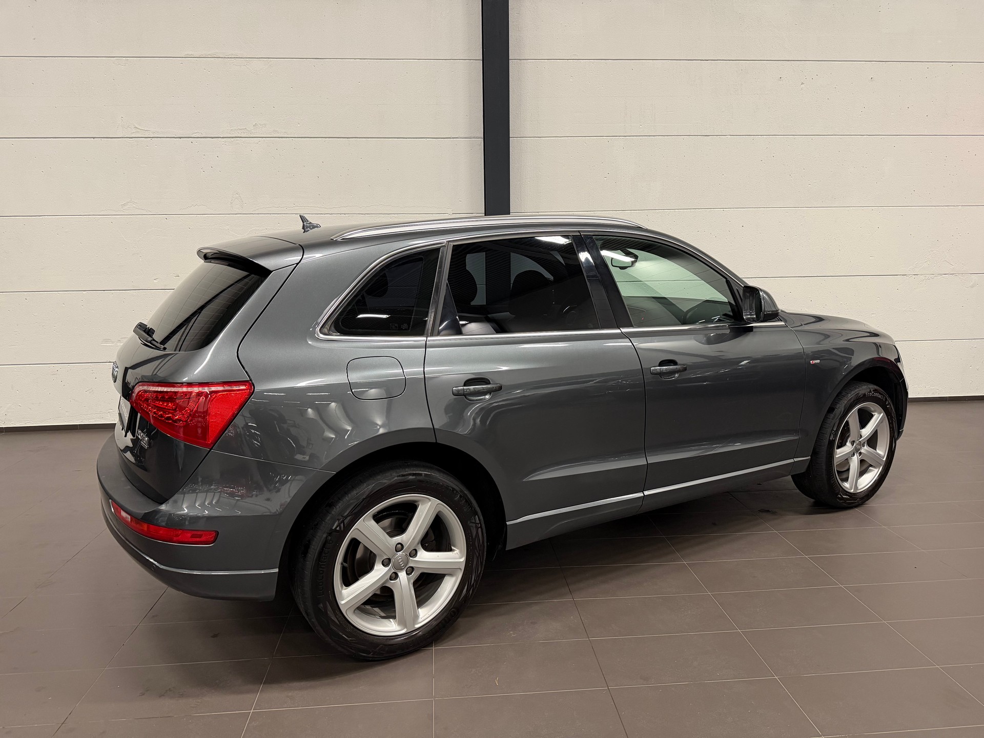 AUDI Q5 2.0 TDI quattro S-tronic S LINE-image-9