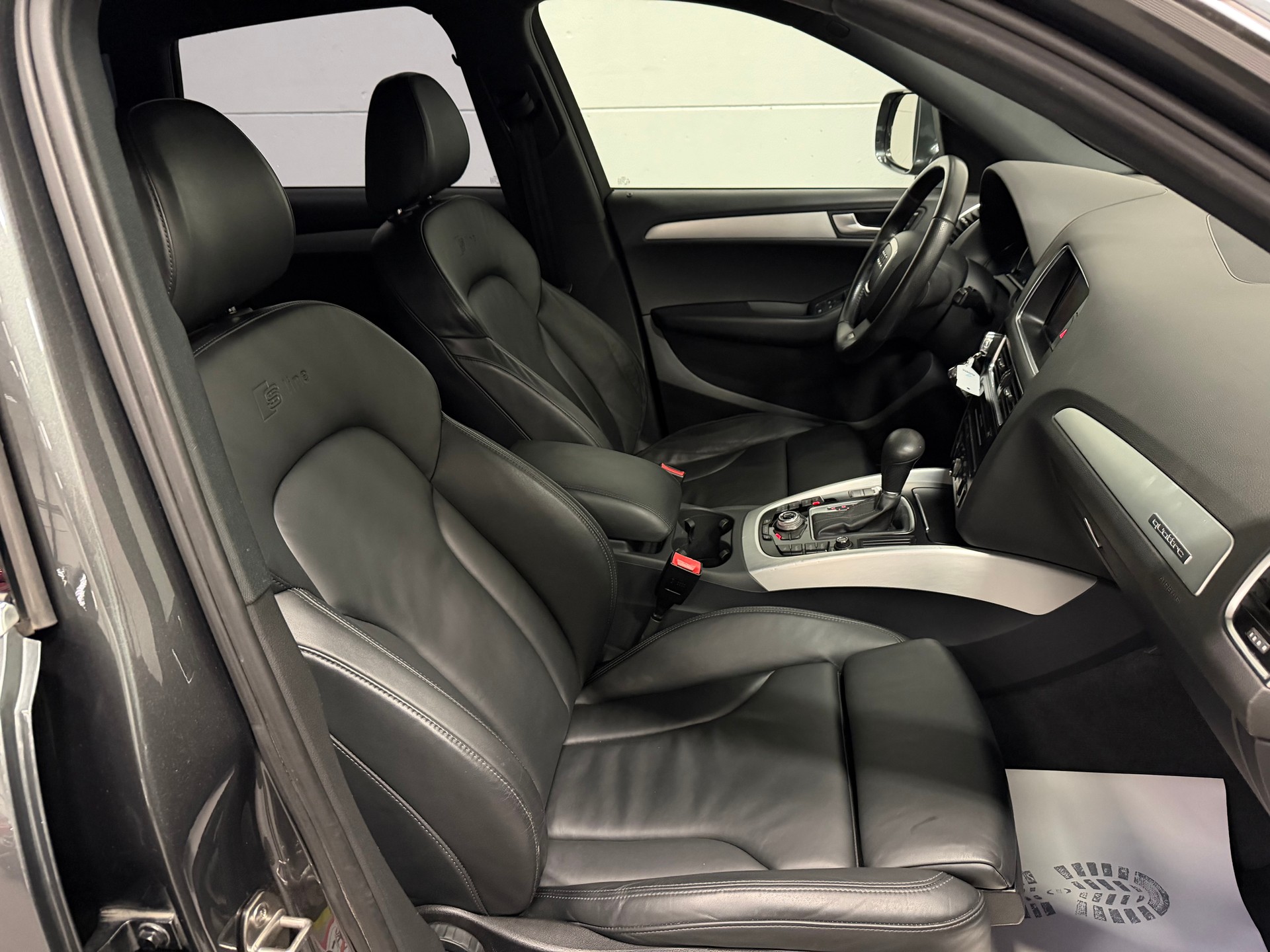 AUDI Q5 2.0 TDI quattro S-tronic S LINE-image-18