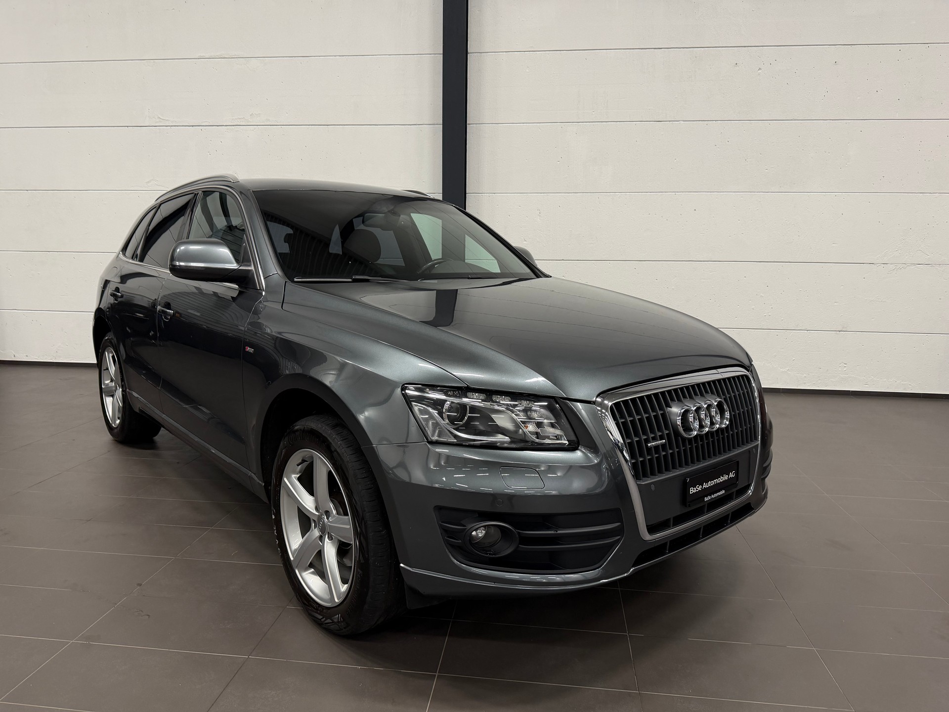 AUDI Q5 2.0 TDI quattro S-tronic S LINE-image-1