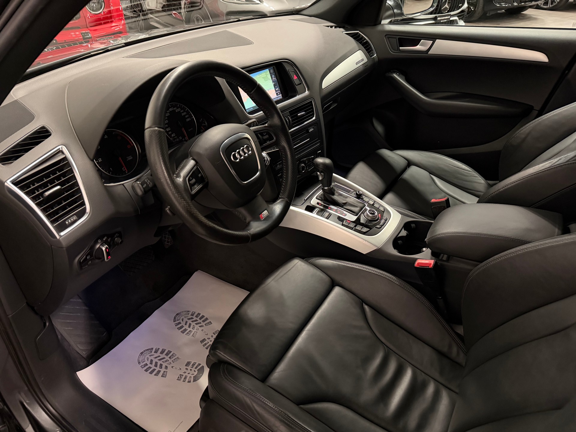 AUDI Q5 2.0 TDI quattro S-tronic S LINE-image-14