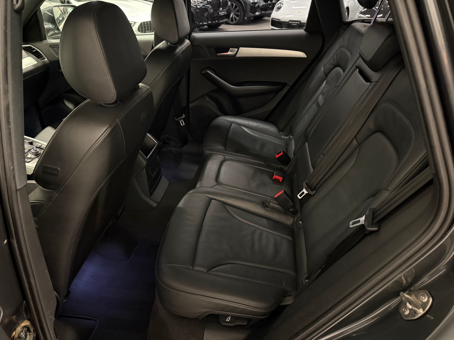 AUDI Q5 2.0 TDI quattro S-tronic S LINE-image-22