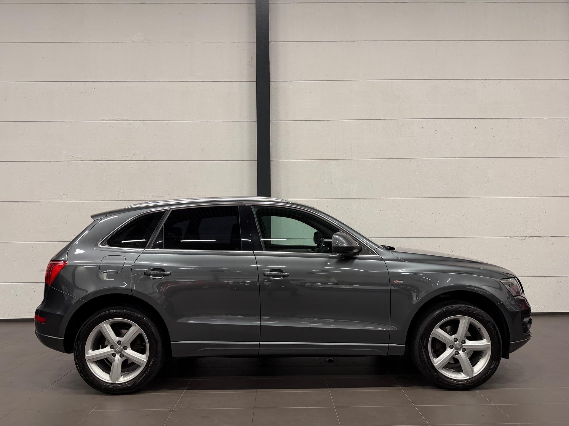 AUDI Q5 2.0 TDI quattro S-tronic S LINE-image-7
