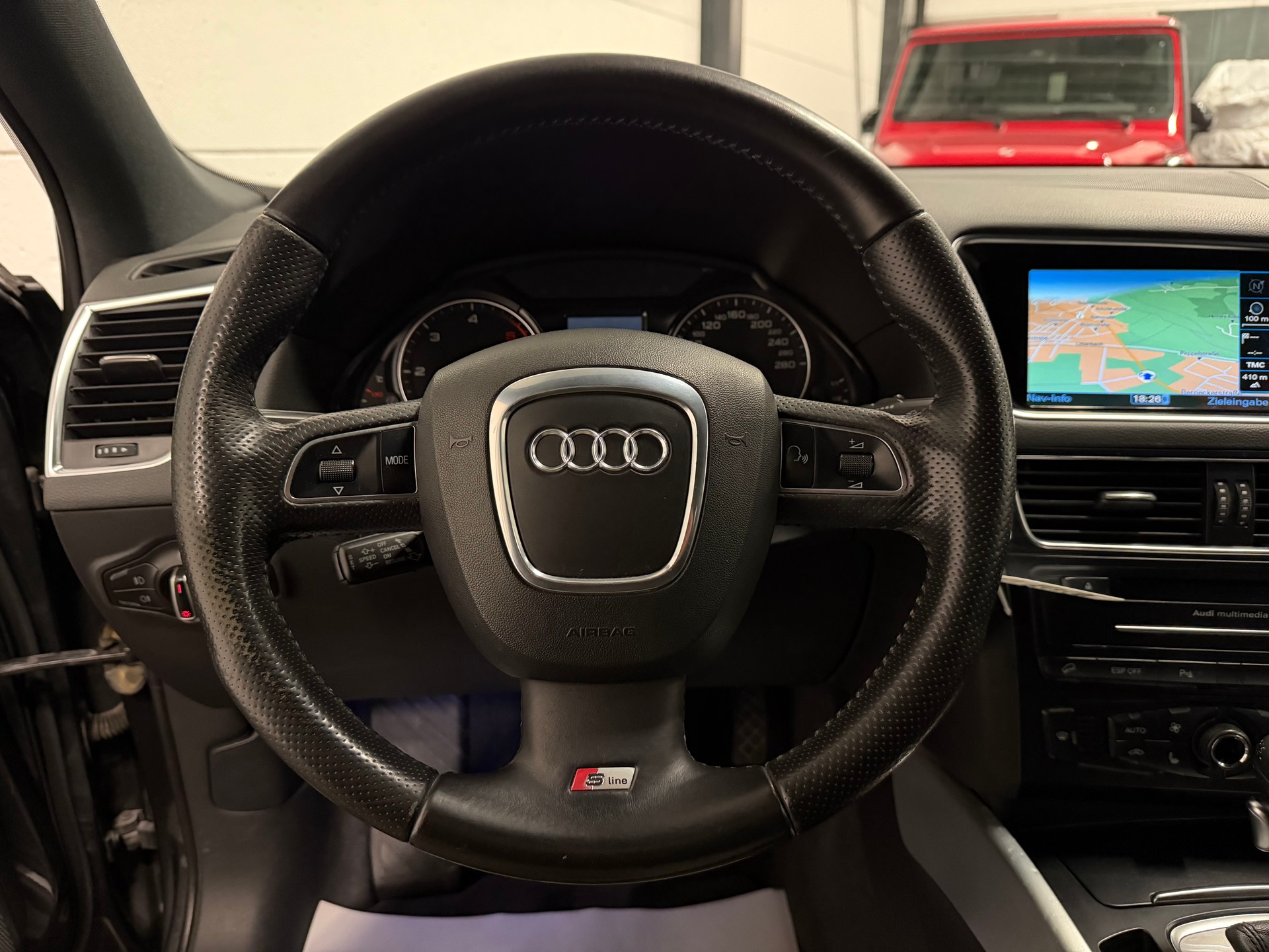 AUDI Q5 2.0 TDI quattro S-tronic S LINE-image-24