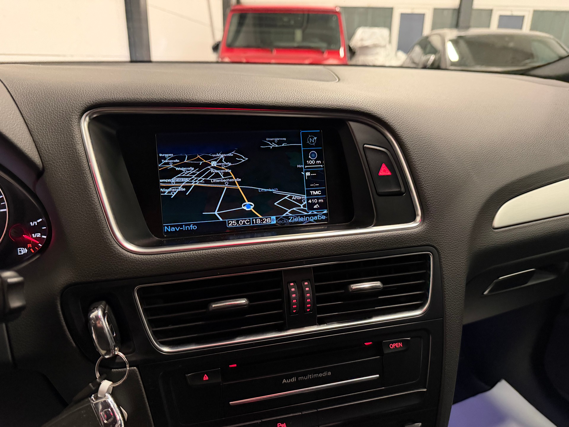 AUDI Q5 2.0 TDI quattro S-tronic S LINE-image-25