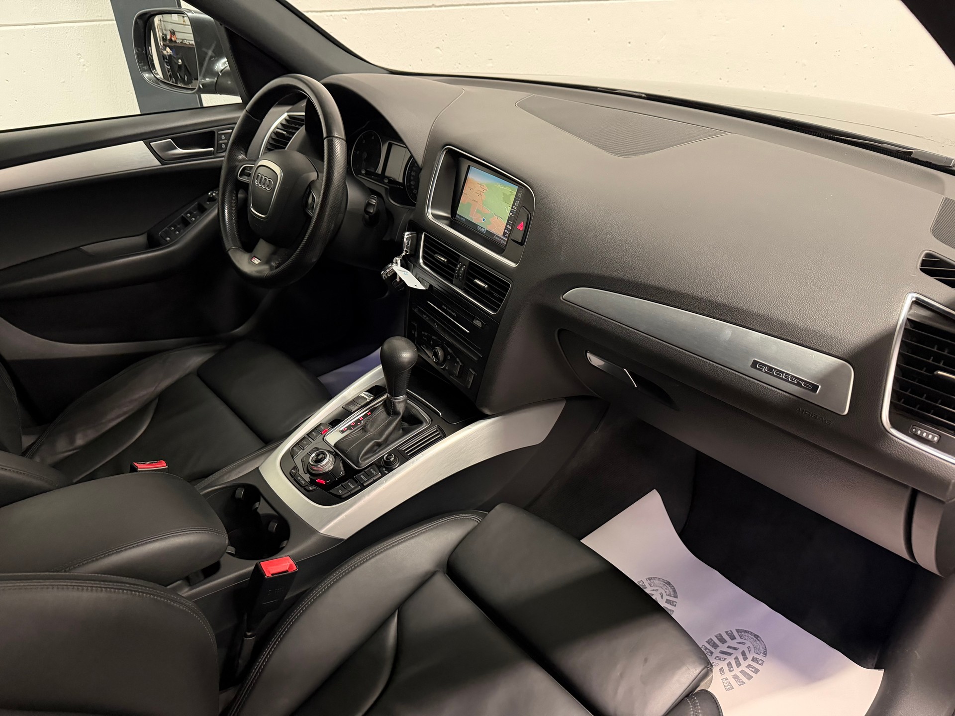 AUDI Q5 2.0 TDI quattro S-tronic S LINE-image-17
