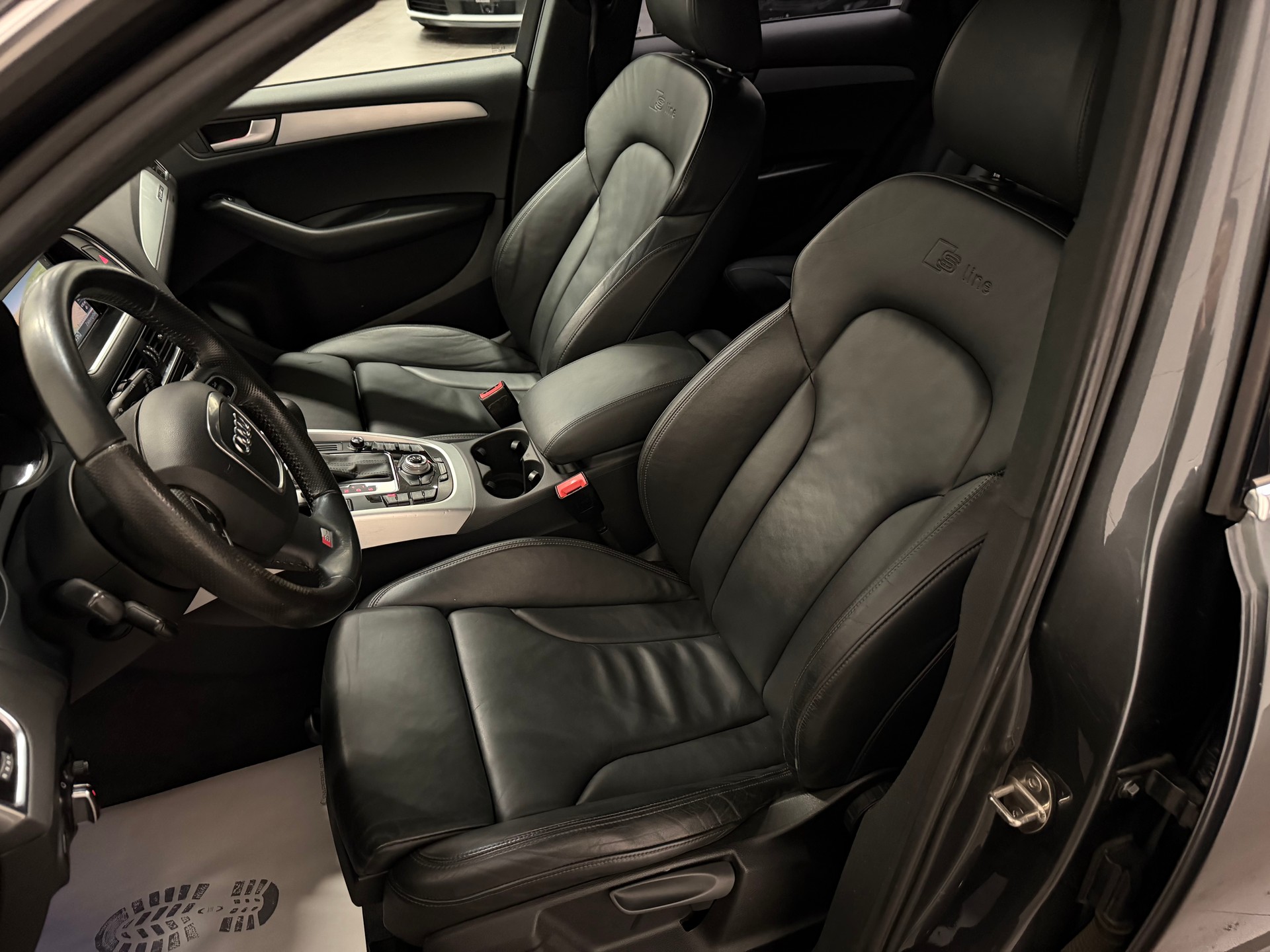 AUDI Q5 2.0 TDI quattro S-tronic S LINE-image-15