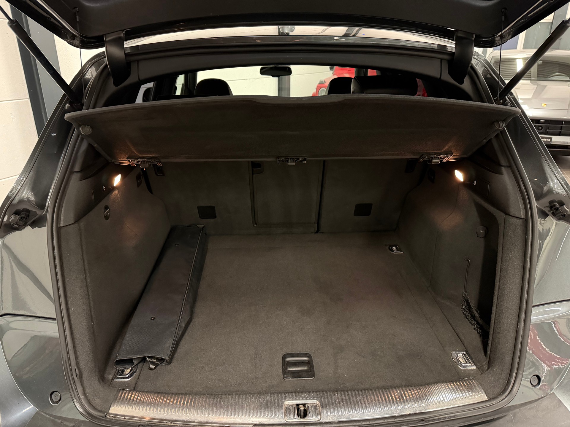 AUDI Q5 2.0 TDI quattro S-tronic S LINE-image-23