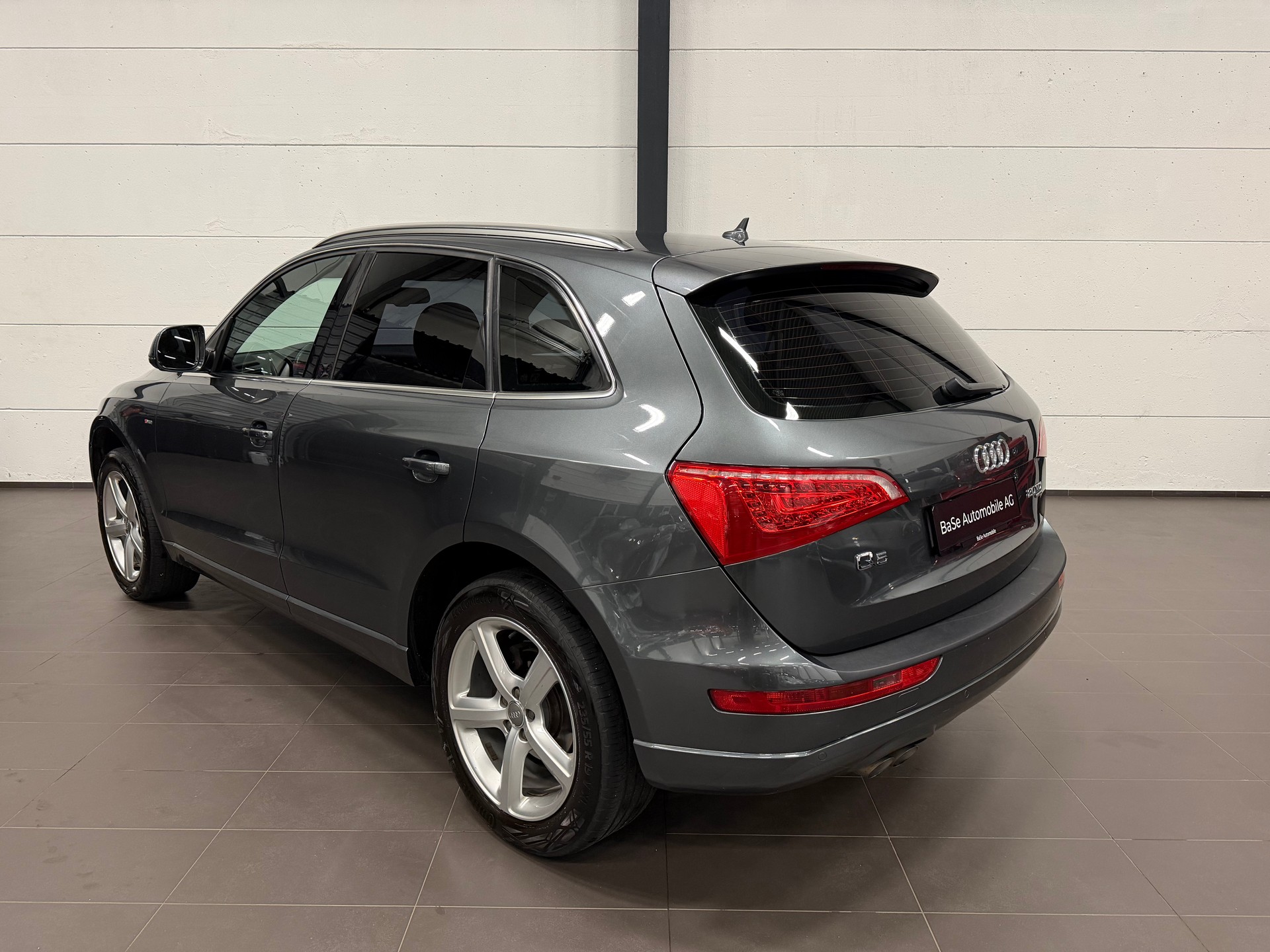 AUDI Q5 2.0 TDI quattro S-tronic S LINE-image-10