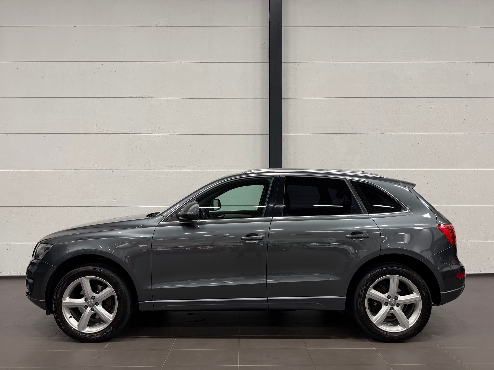 AUDI Q5 2.0 TDI quattro S-tronic S LINE-image-8