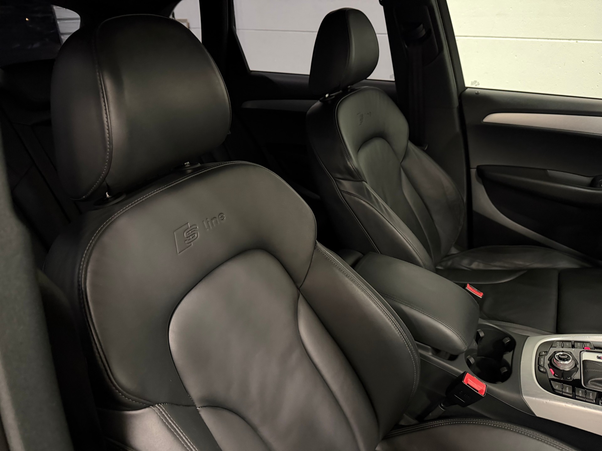 AUDI Q5 2.0 TDI quattro S-tronic S LINE-image-19
