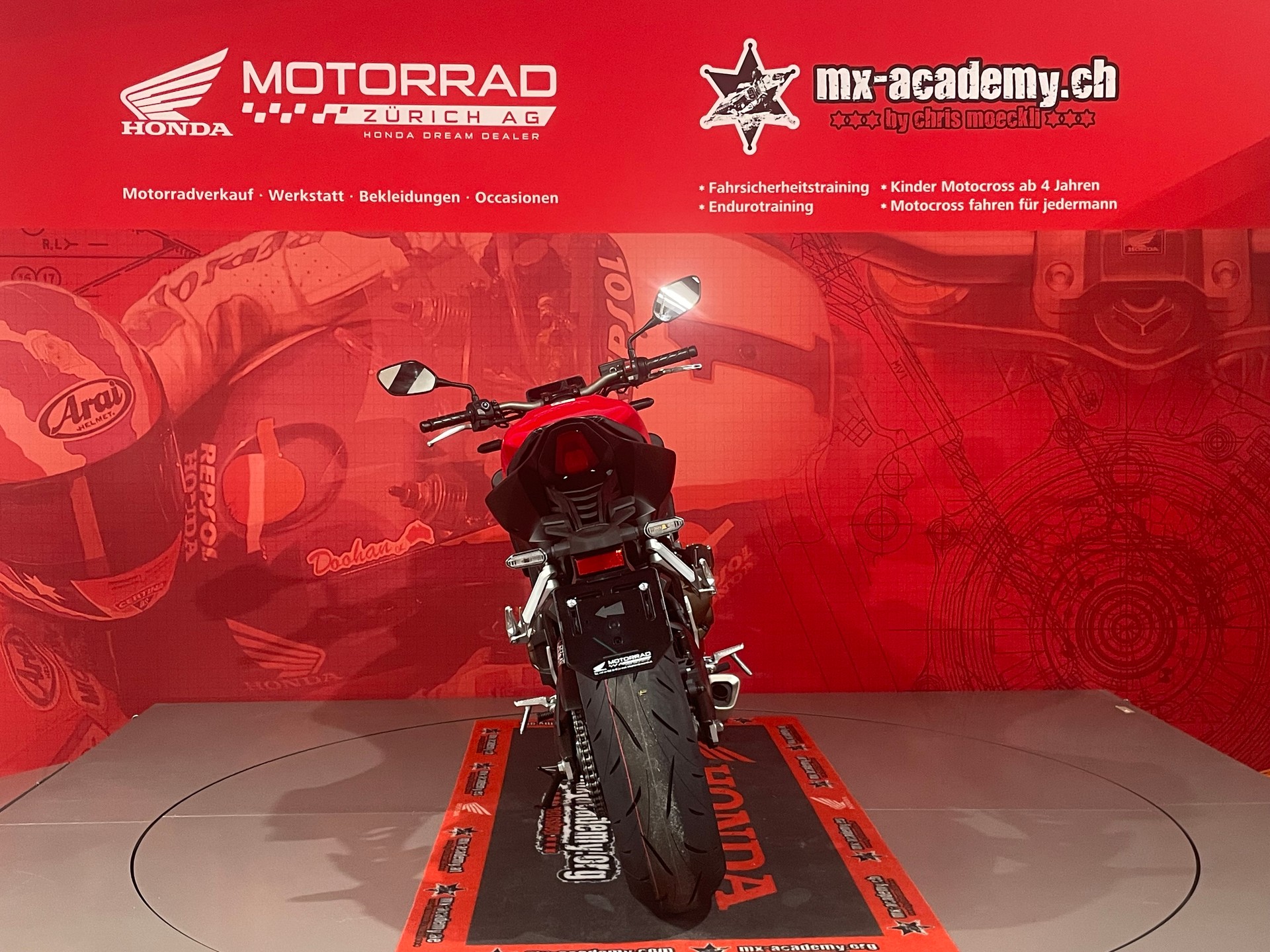 HONDA CB650R E-Clutch**Modell 2026**Neufahrzeug**Grand Prix Red*-image-6