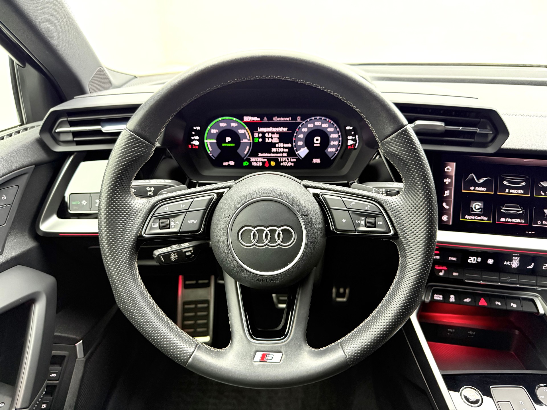 AUDI A3 Sportback 45 TFSI e S line S-tronic VOLL LEDER-image-8