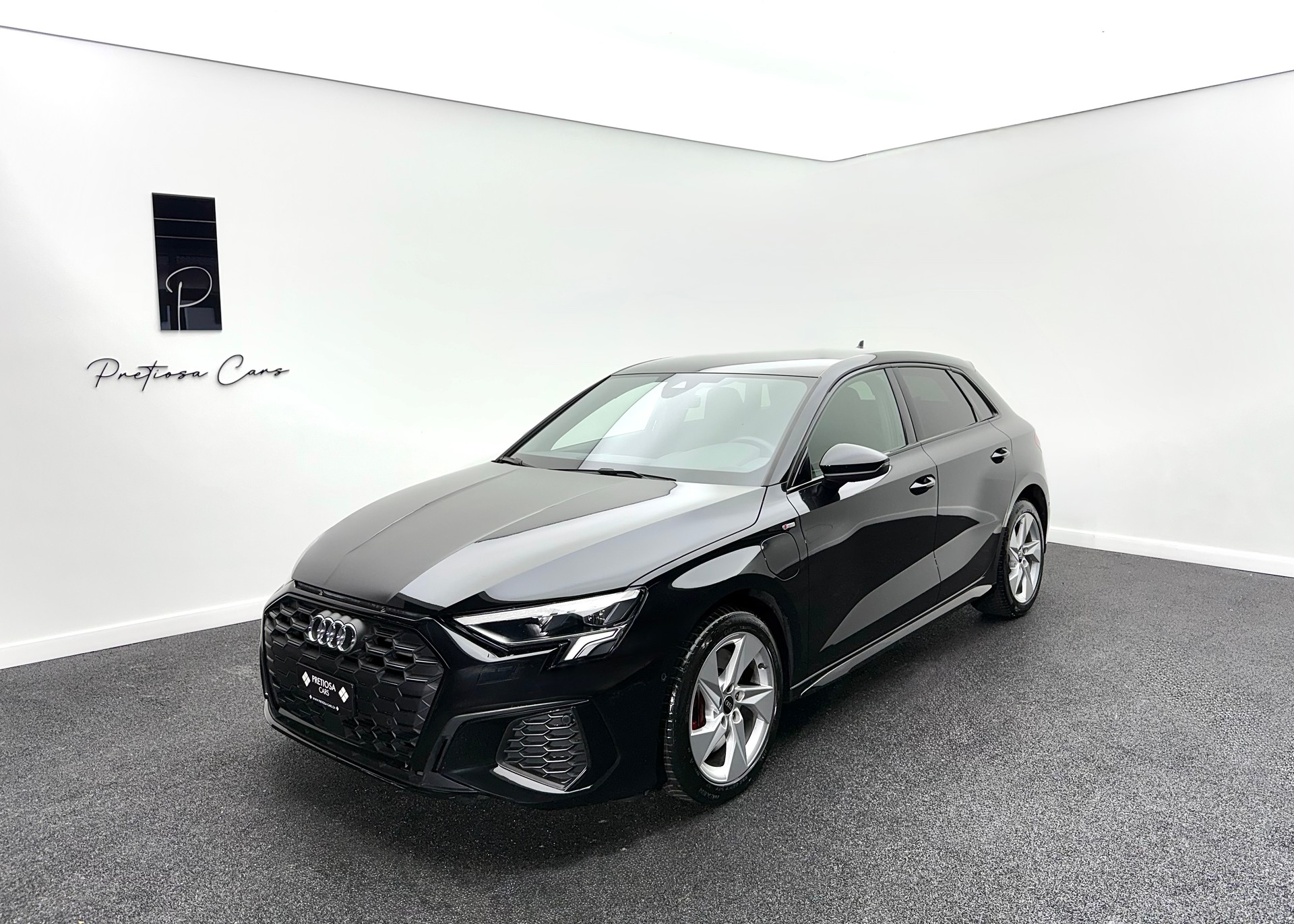 AUDI A3 Sportback 45 TFSI e S line S-tronic VOLL LEDER-showroom-element-1