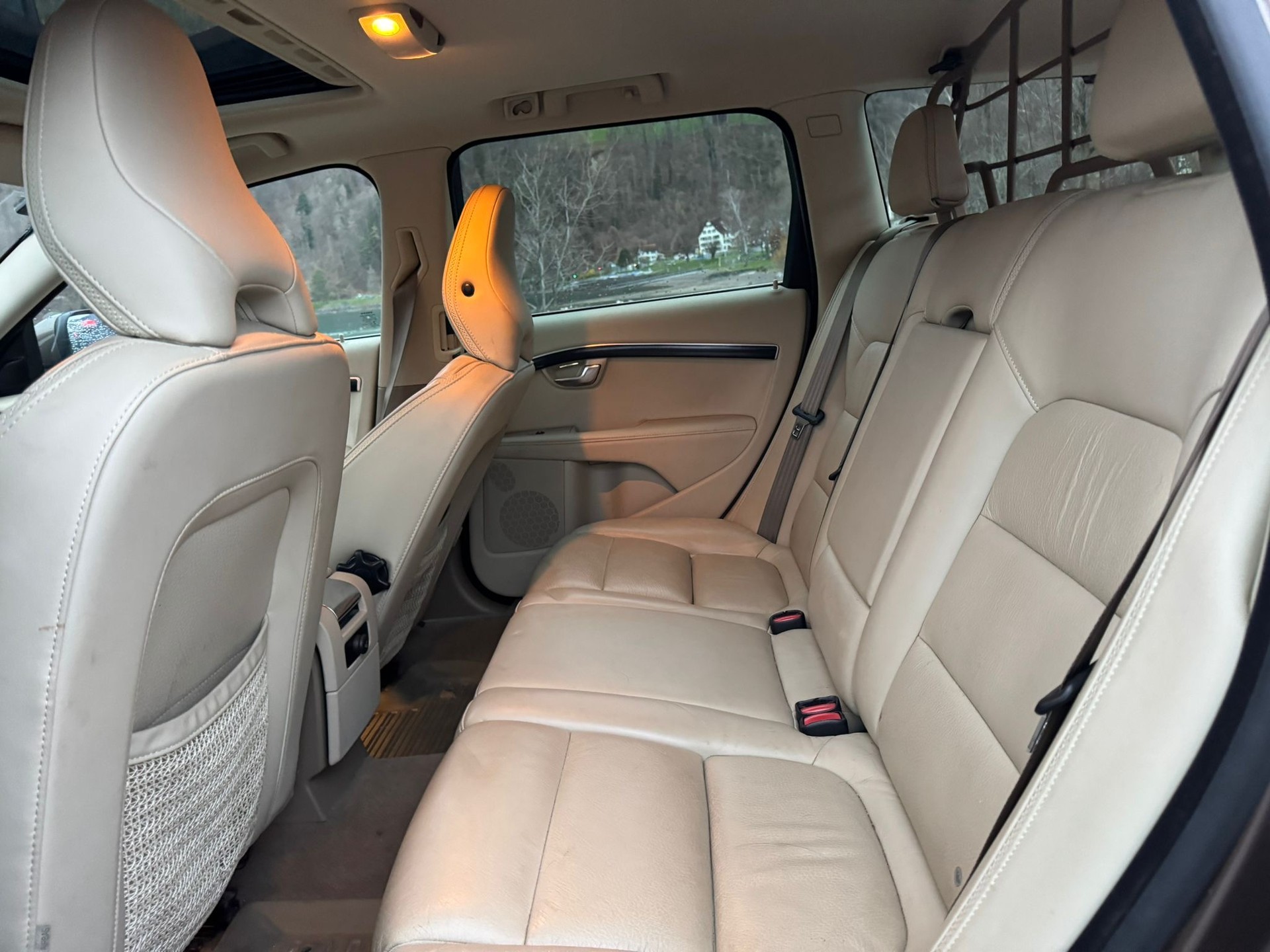 VOLVO XC70 D5 AWD Momentum Geartronic-image-10