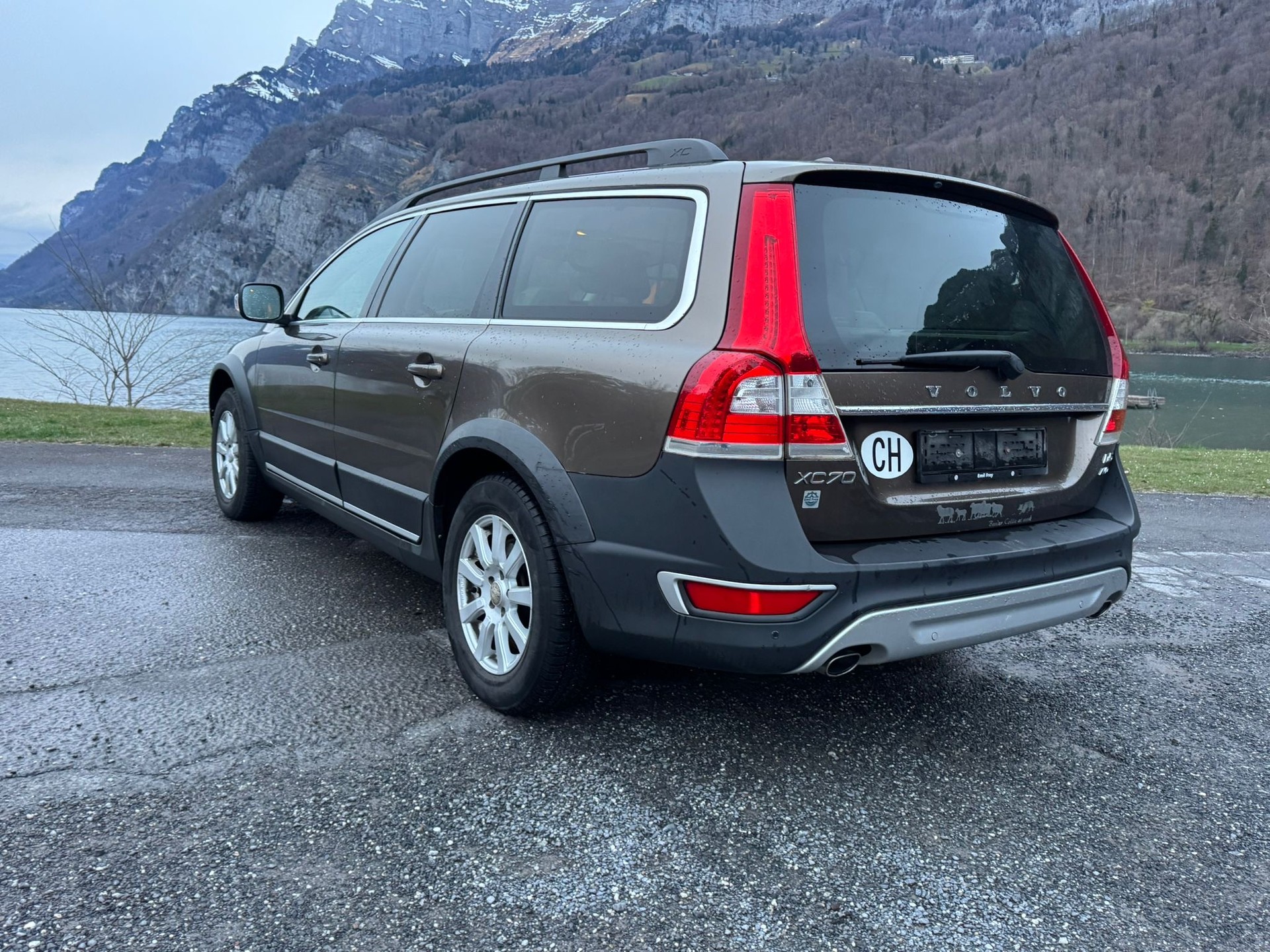 VOLVO XC70 D5 AWD Momentum Geartronic-image-3