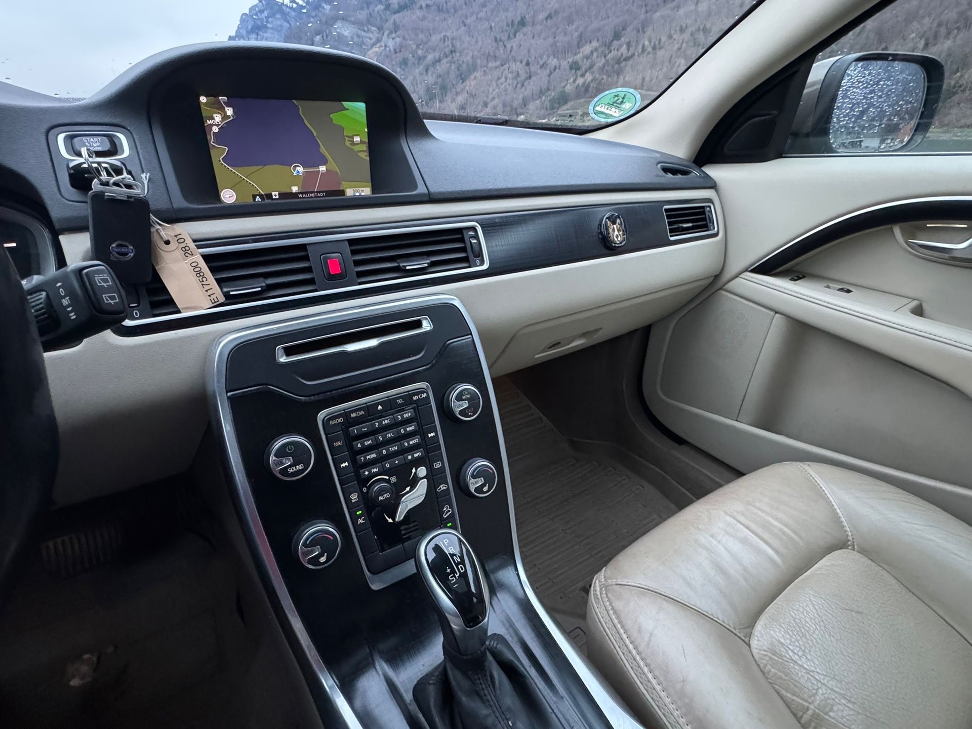 VOLVO XC70 D5 AWD Momentum Geartronic-image-9