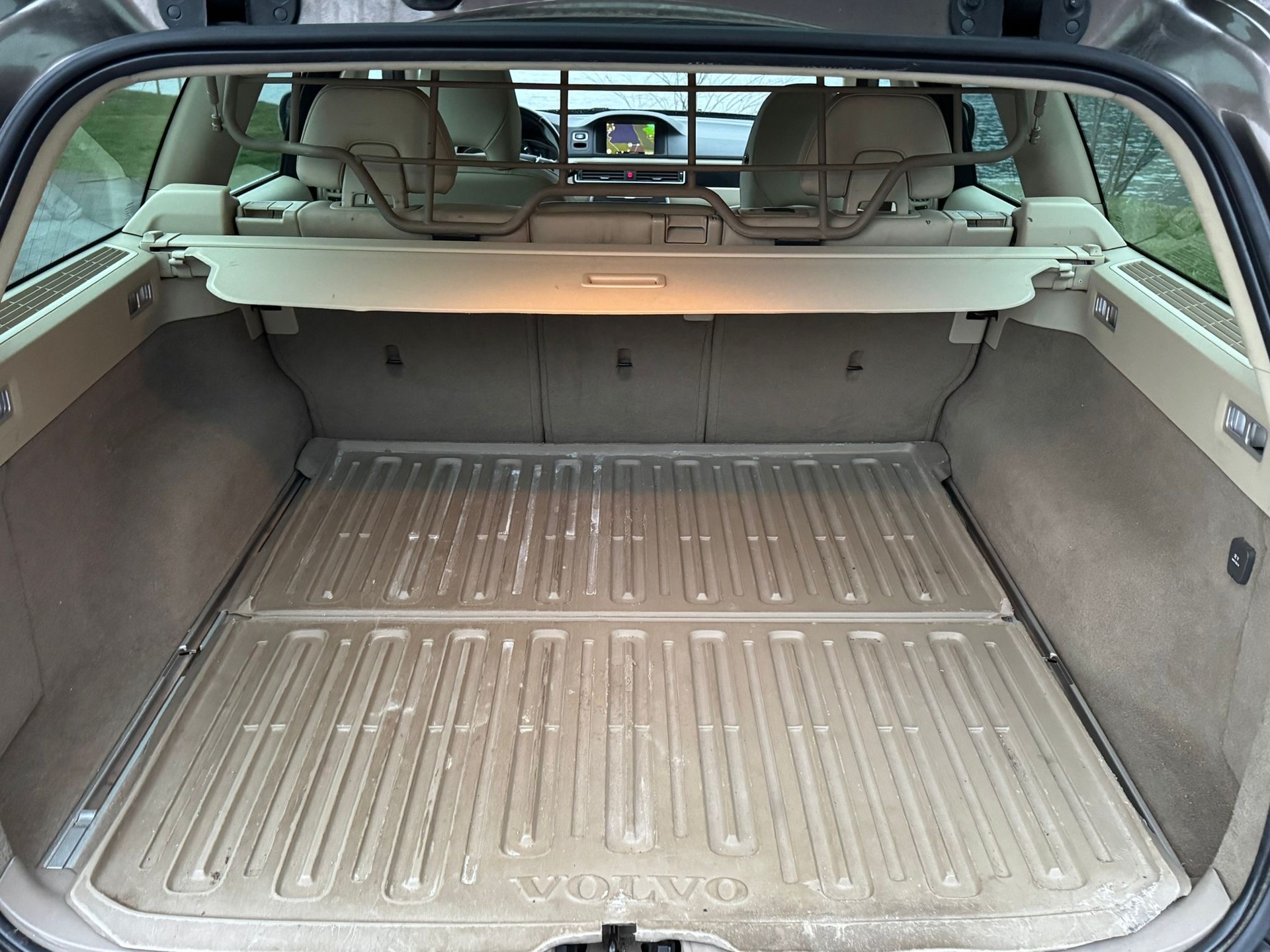VOLVO XC70 D5 AWD Momentum Geartronic-image-11