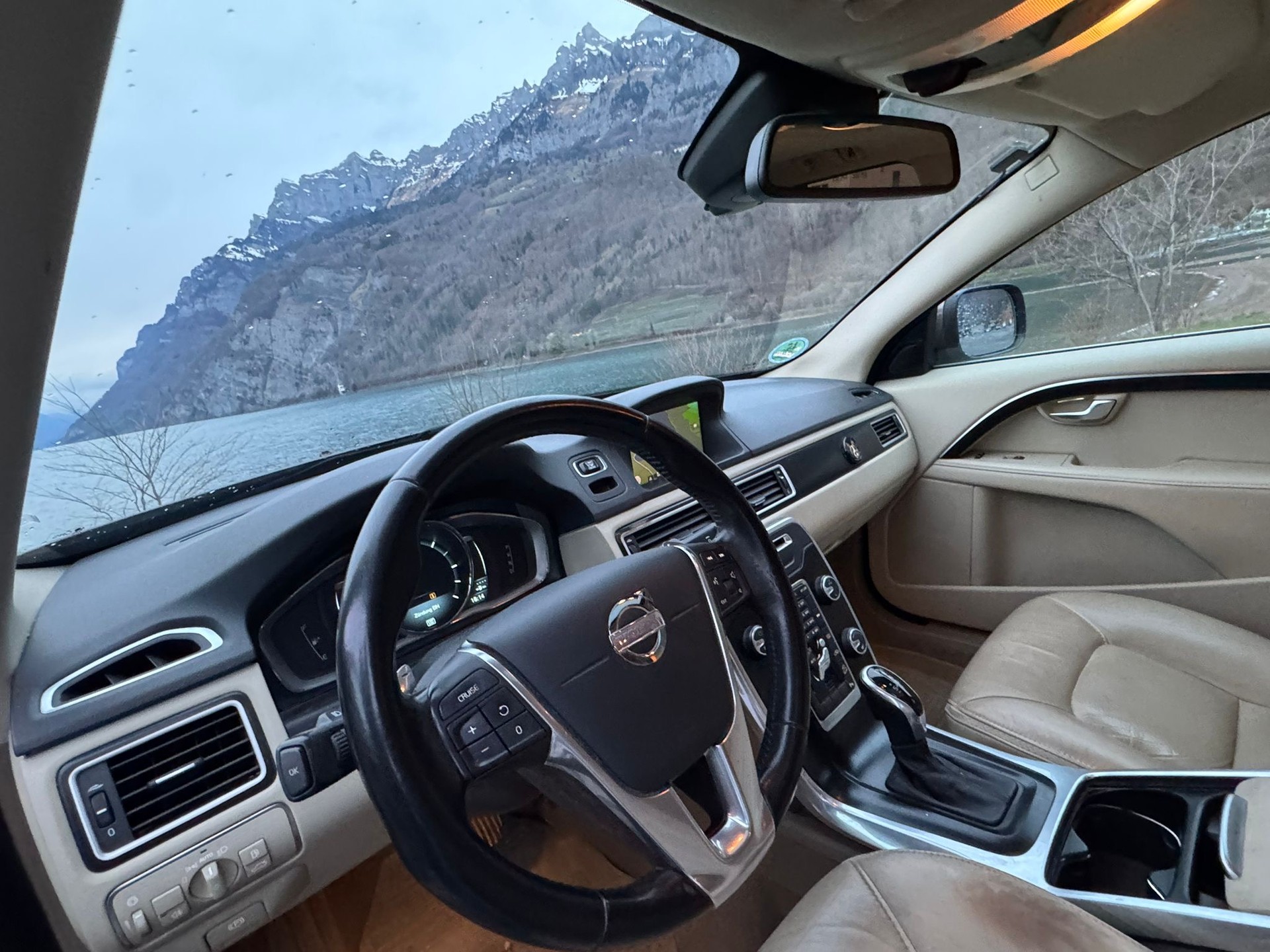 VOLVO XC70 D5 AWD Momentum Geartronic-image-8