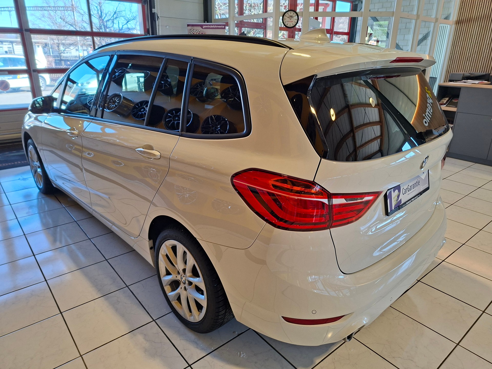 BMW 218d xDrive Gran Tourer Steptronic-image-3
