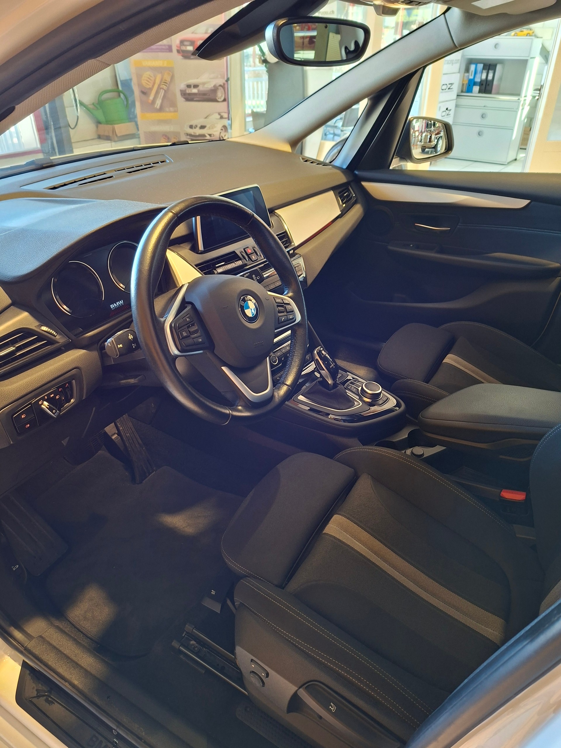 BMW 218d xDrive Gran Tourer Steptronic-image-4