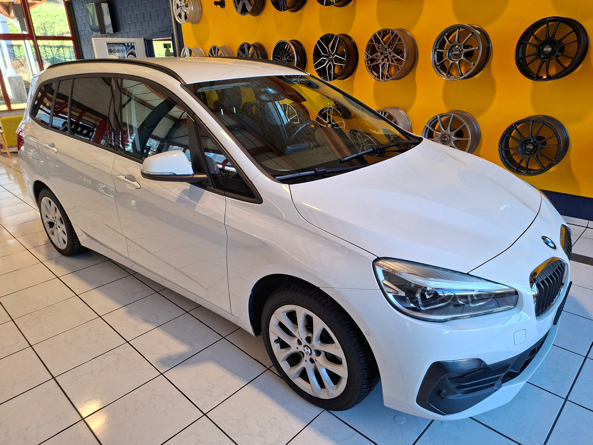 BMW 218d xDrive Gran Tourer Steptronic-image-1
