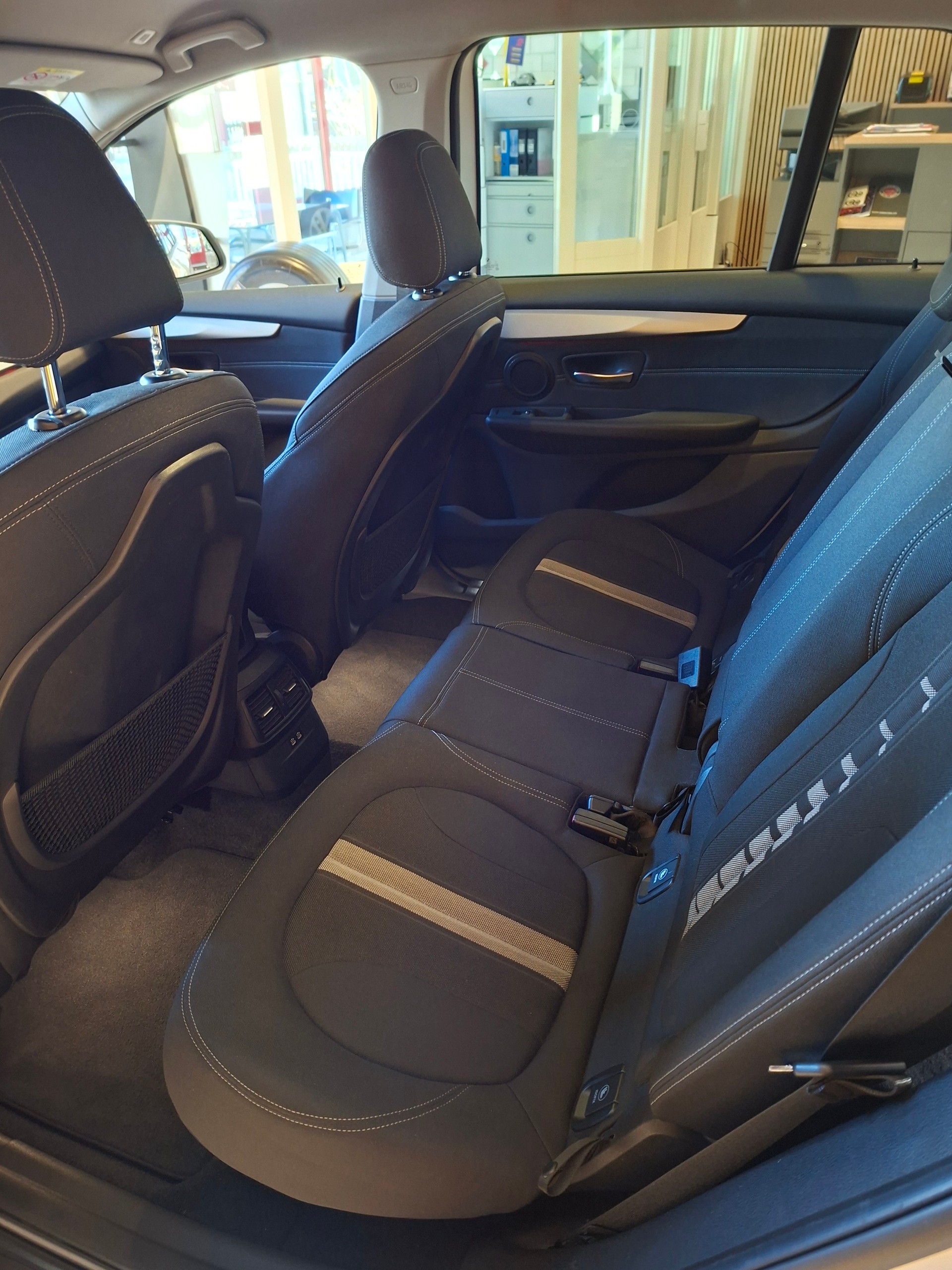 BMW 218d xDrive Gran Tourer Steptronic-image-5