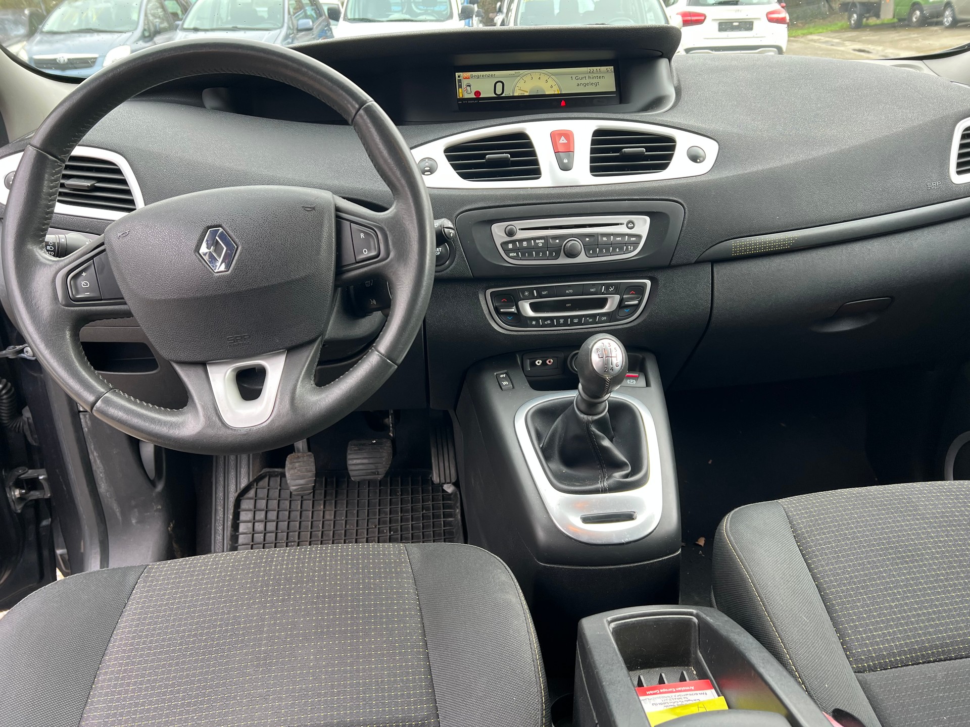 RENAULT Scénic 1.4 16V Turbo Privilège-image-6