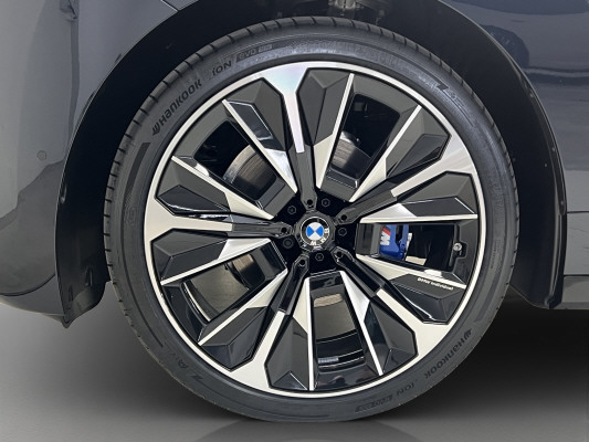 BMW iX xDrive60 M Sport-image-7