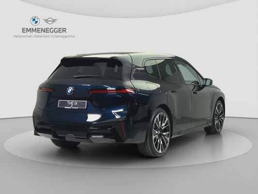 BMW iX xDrive60 M Sport-image-4