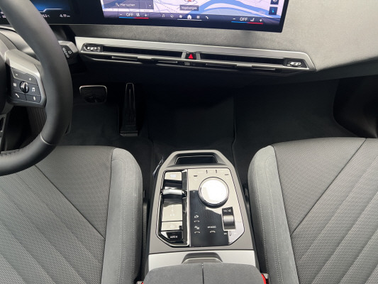 BMW iX xDrive60 M Sport-image-11