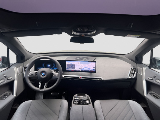 BMW iX xDrive60 M Sport-image-10