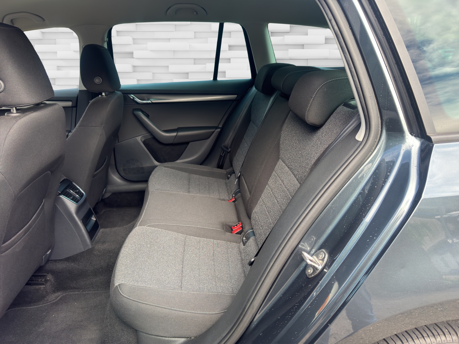 SKODA Octavia Combi 2.0 TDI Soleil 4x4 DSG-image-10