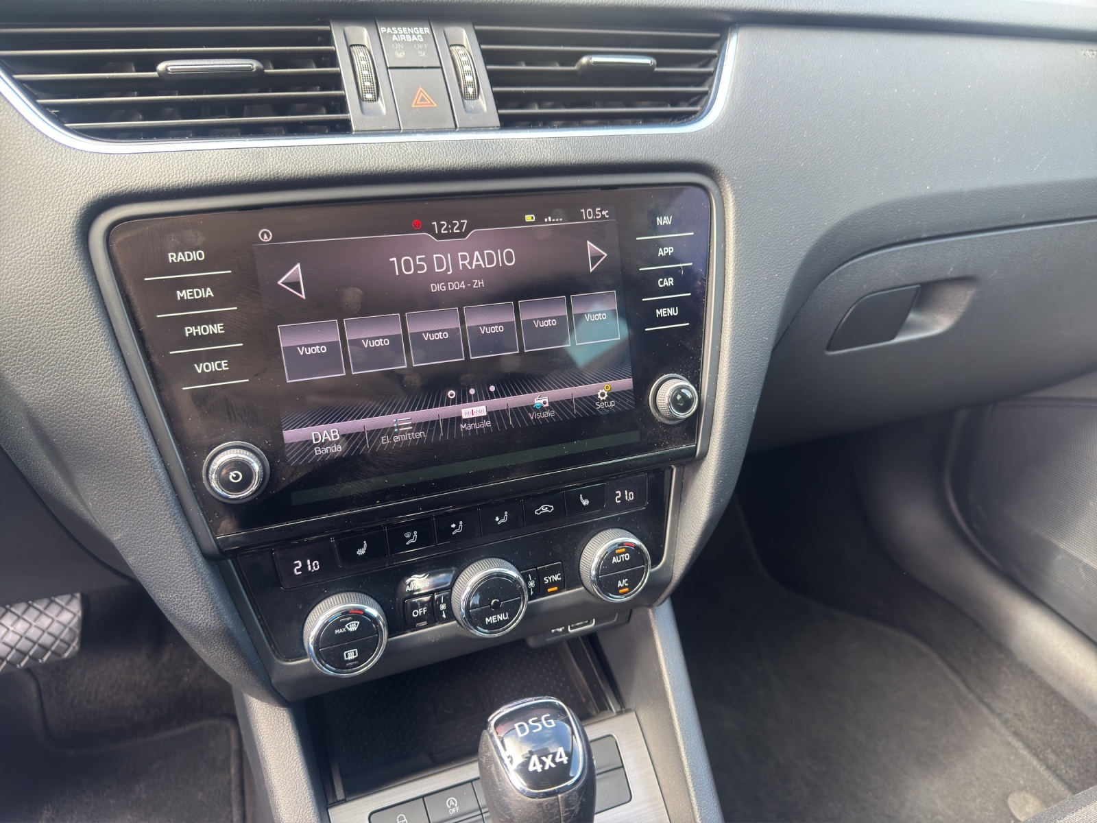 SKODA Octavia Combi 2.0 TDI Soleil 4x4 DSG-image-12