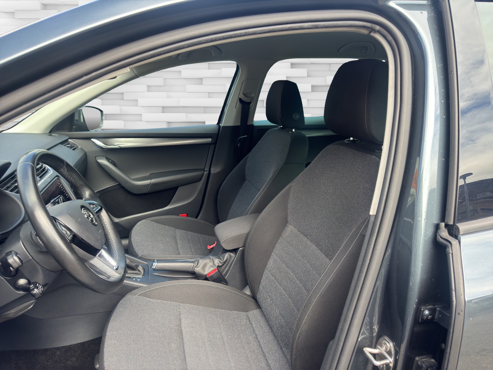 SKODA Octavia Combi 2.0 TDI Soleil 4x4 DSG-image-9