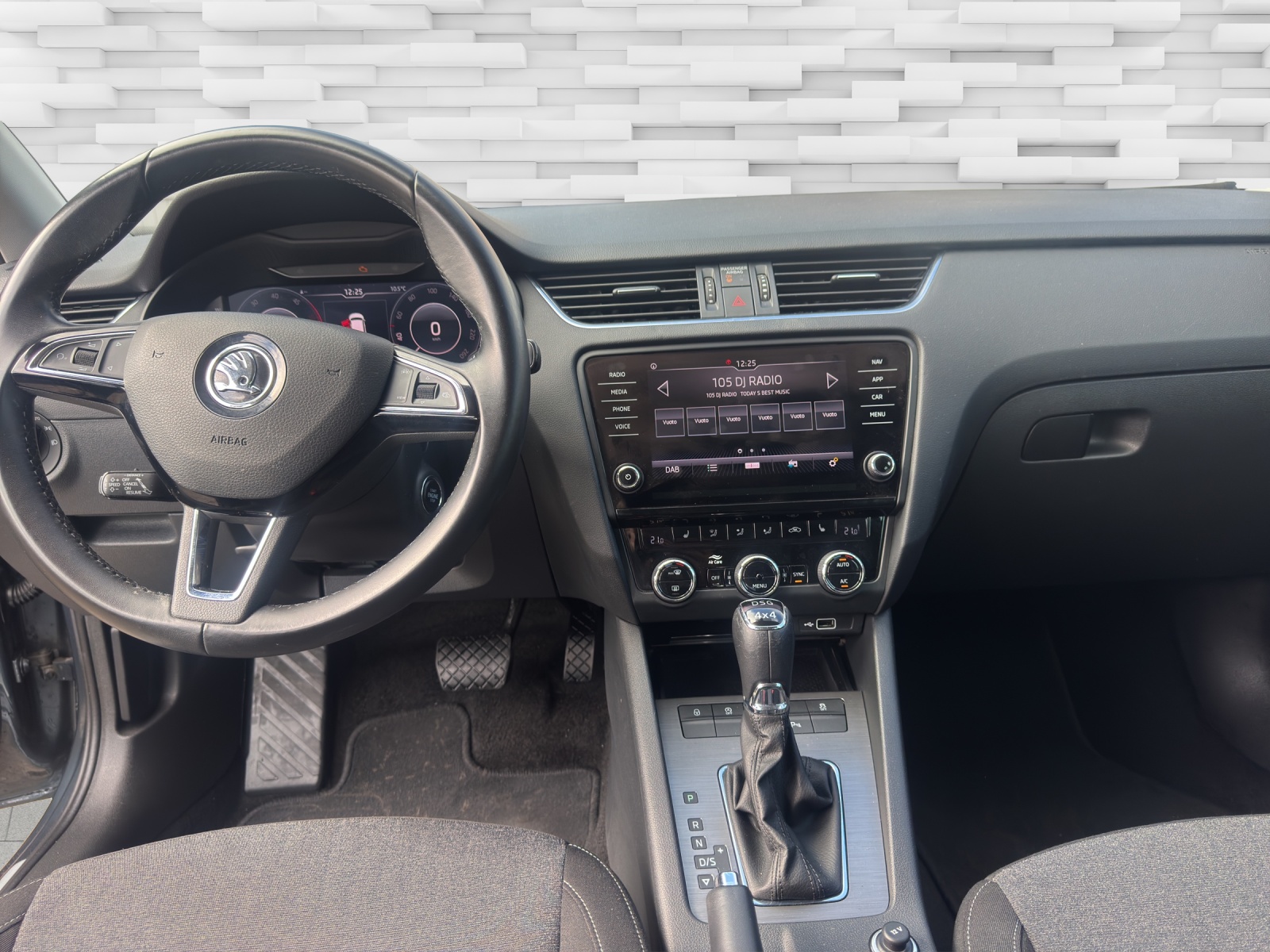 SKODA Octavia Combi 2.0 TDI Soleil 4x4 DSG-image-11