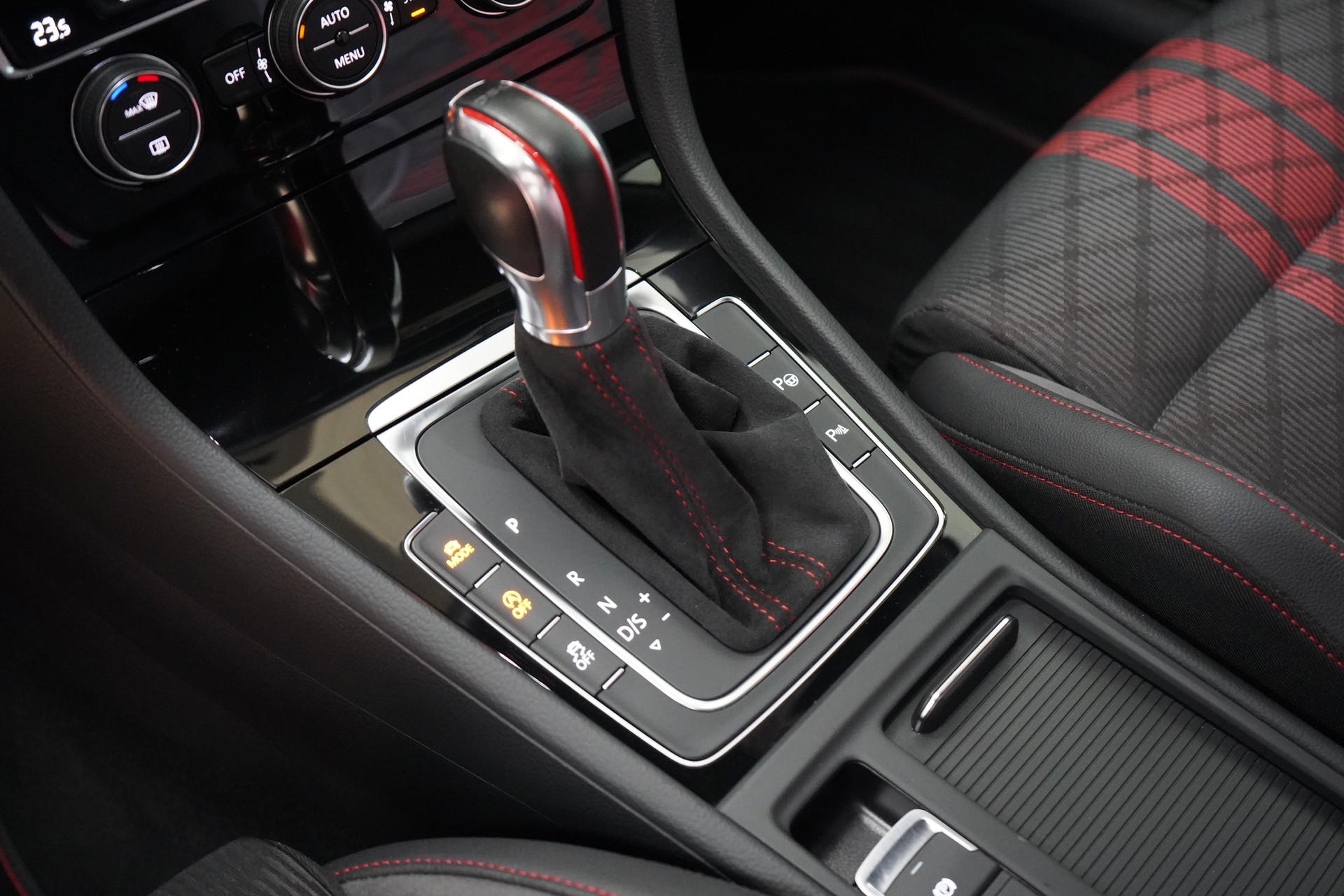 VW Golf 2.0 TSI GTI TCR DSG / HJS * APR * Hurricane* NARDO*-image-19