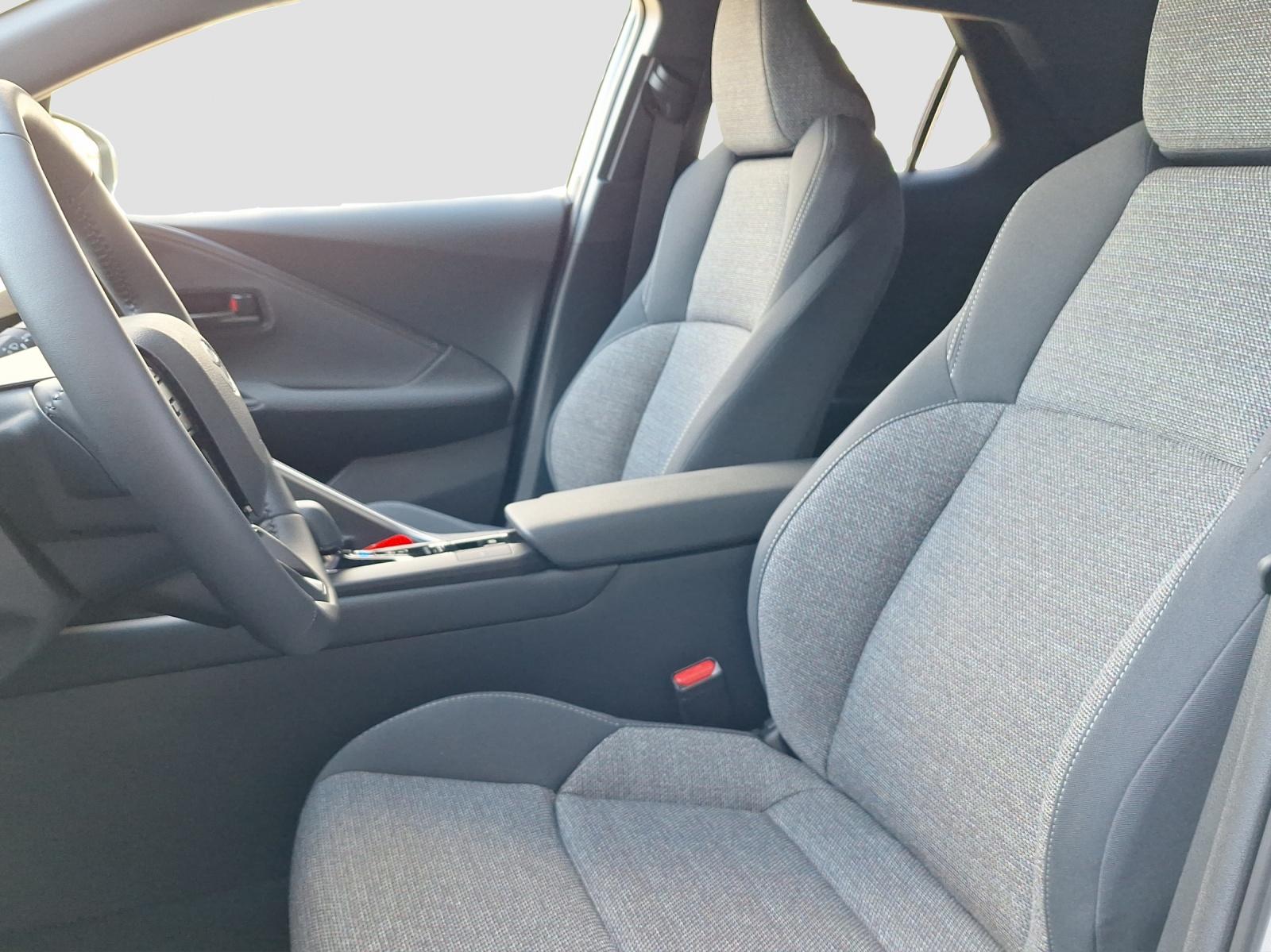 TOYOTA C-HR 2.0 HEV Swiss Edition 4x4-image-9