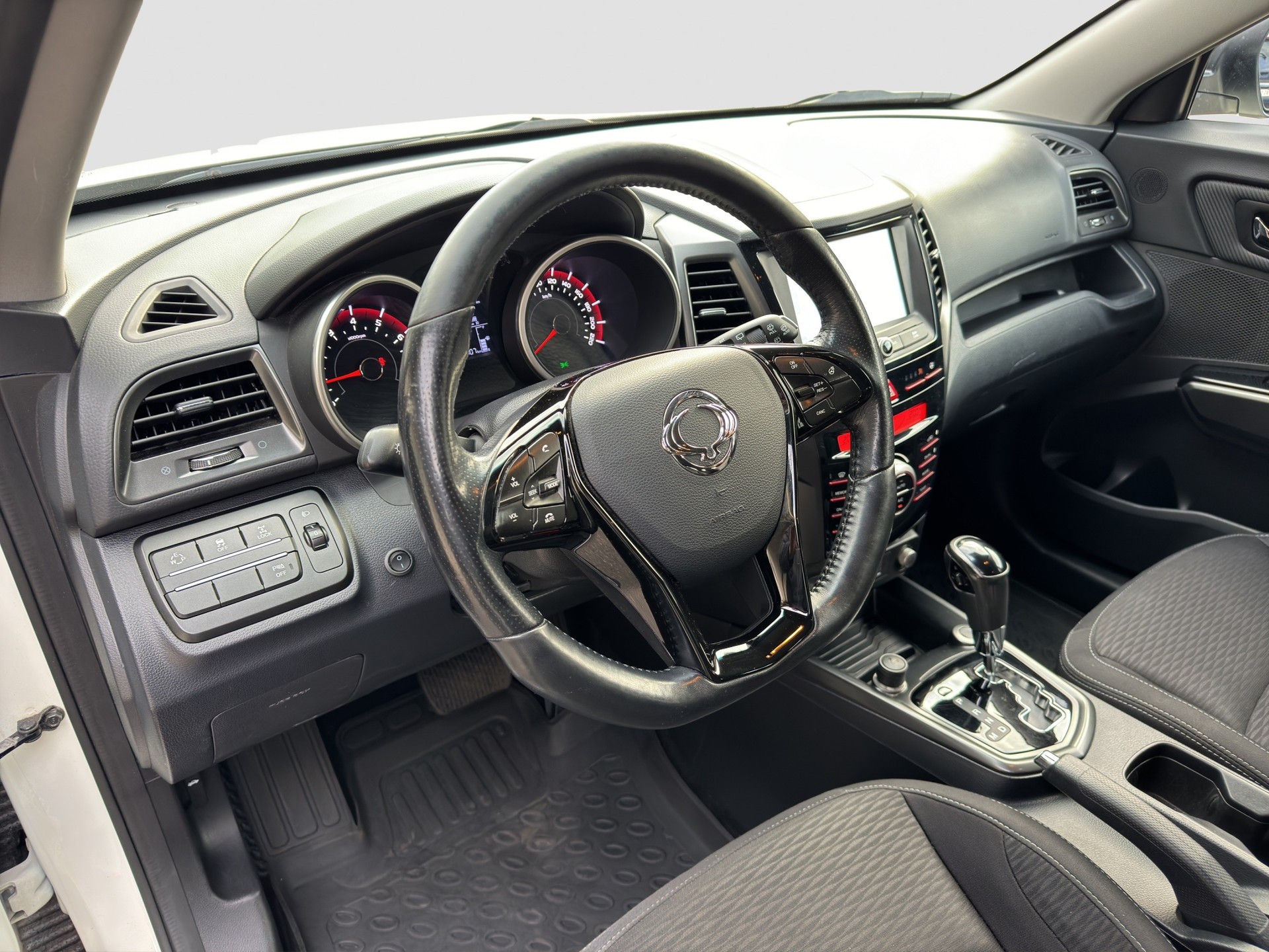 KGM-SsangYong XLV 1.6 e-XGi Quartz 4WD Automatic-image-8