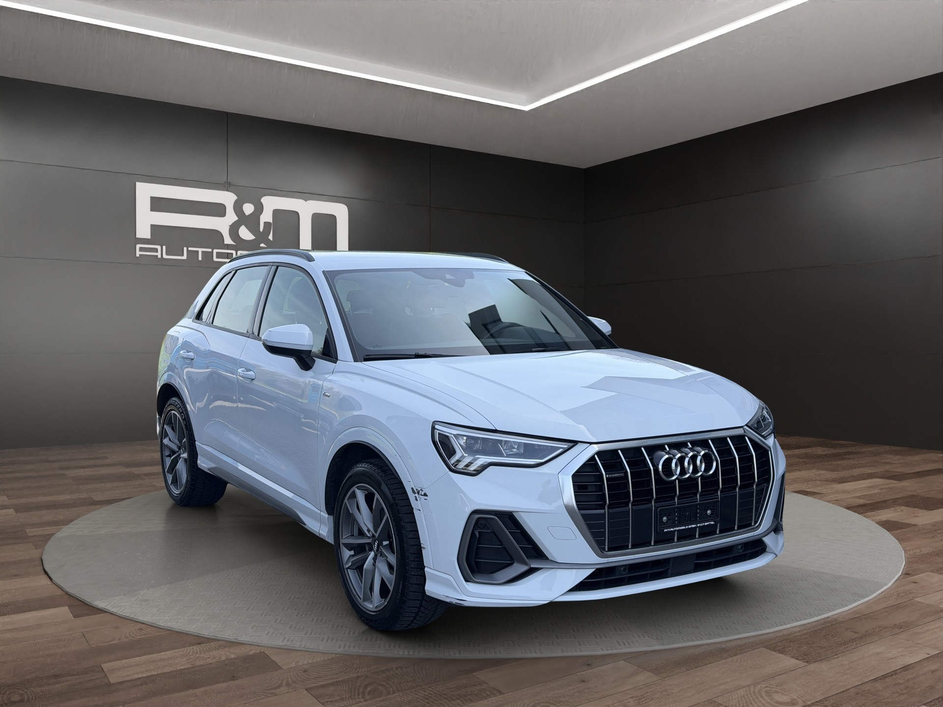 AUDI Q3 40 TDI S line quattro S-tronic-image-0