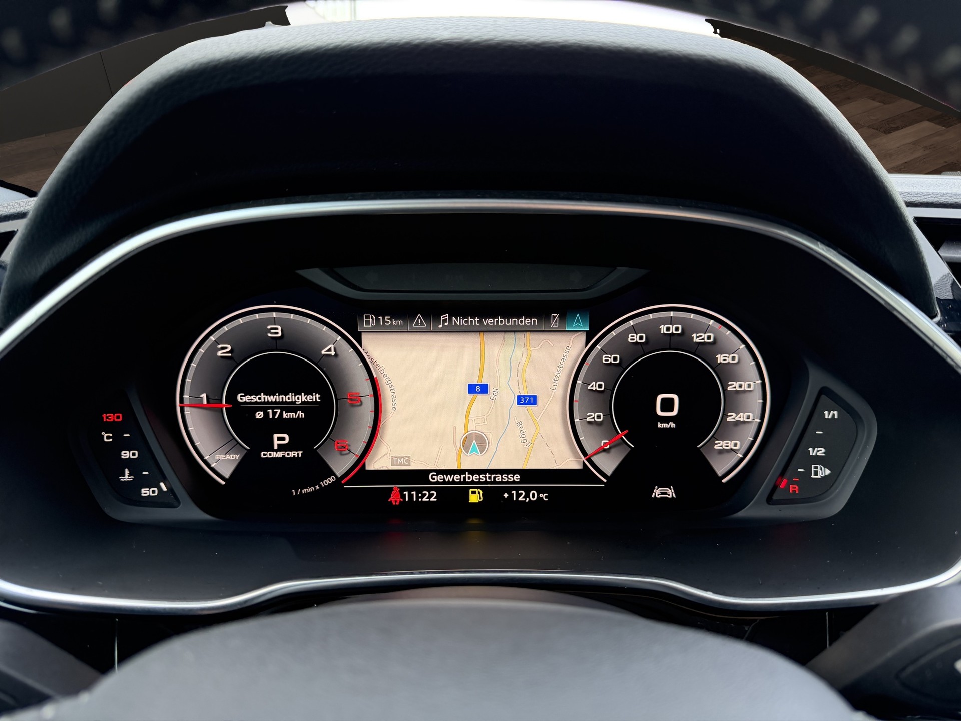 AUDI Q3 40 TDI S line quattro S-tronic-image-10