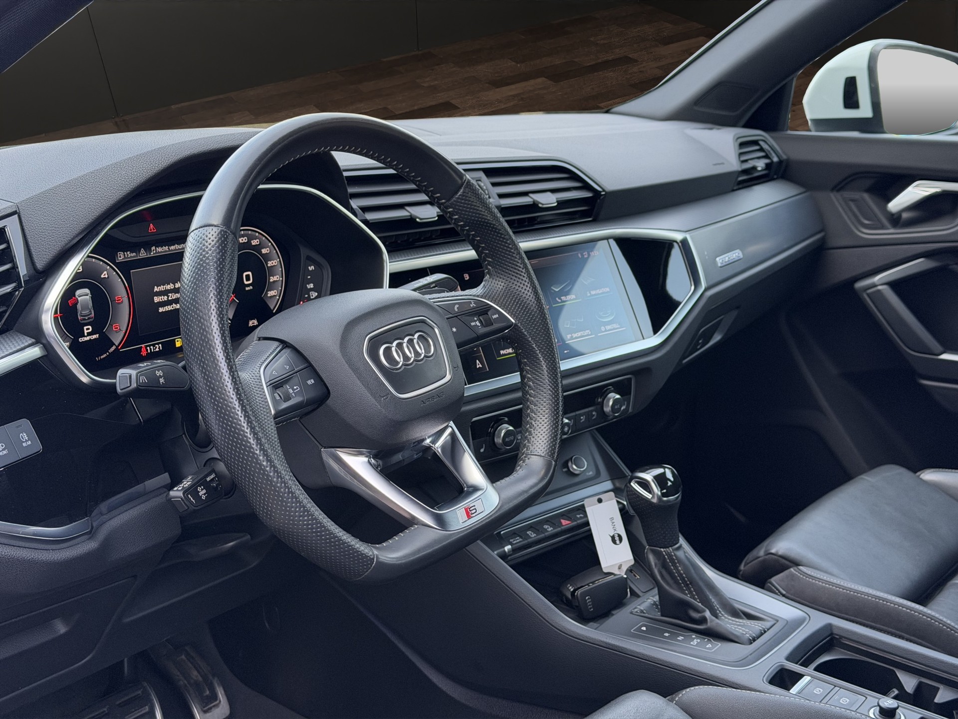 AUDI Q3 40 TDI S line quattro S-tronic-image-9