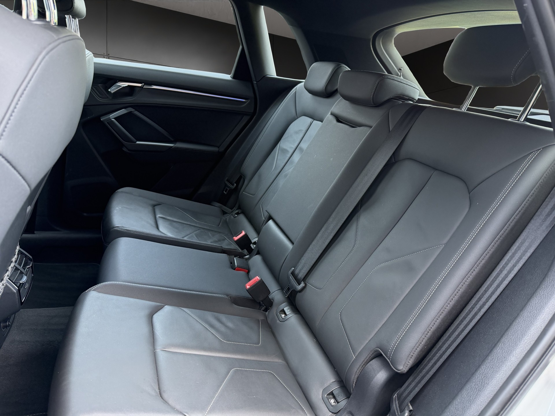AUDI Q3 40 TDI S line quattro S-tronic-image-7