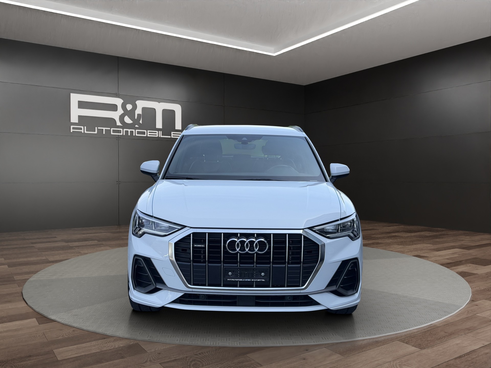 AUDI Q3 40 TDI S line quattro S-tronic-image-1